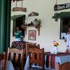 a place ot eat on the edge of the lake