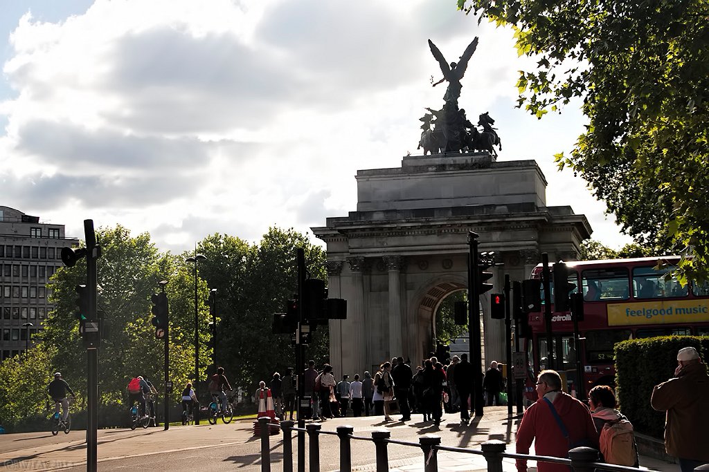 UKLONWellingtonArch