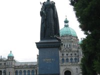 1Queen Eliz statue.sized